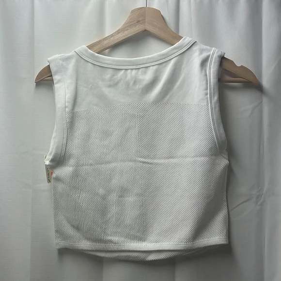 FP Movement White Free Throw Muscle Tank- XL - Picture 7 of 7